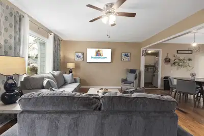 Image de 4 Bedroom Ranch w/ Fenced Yard, Fifa ready + Easy Highway Access