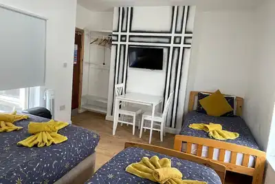 Image de Family Bedroom with Attached Bathroom in Blackpool-Families and Couplies Only