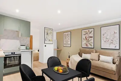 Image de Appartement coloré & rénové avec coin nuit – Paris