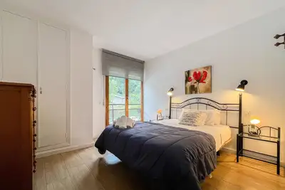 Image de Confort Moderne à Escaldes-Engordany, 3 Chambres, Parking Disponible