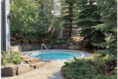 Image de Alpine View Retreat with one of the best views in Canmore. Dogs welcome!