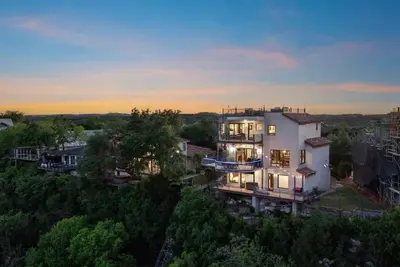 Image de 4 Br Water Front Rustic Luxurious Villa Retreat