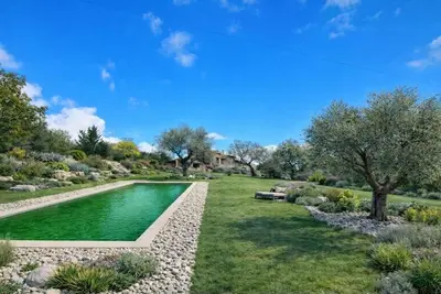 Image de Mas en pleine nature, vue panoramique, calme absolu.