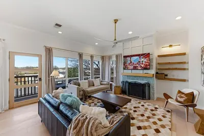Image de Modern Zilker Retreat | Downtown Views + Walk to Acl & Barton Springs
