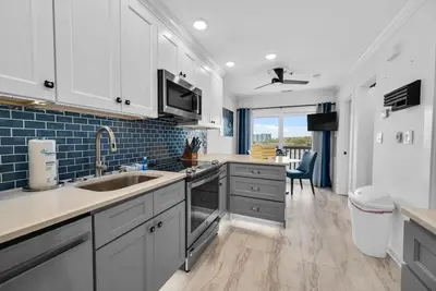 Image de Sand, Surf & Sunset Skies | Oceanview 1 Bedroom Condo