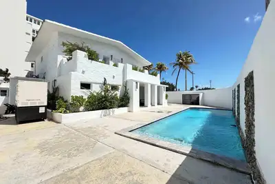 Image de Azurea | Modern 6br w/ Pool Steps to Beach