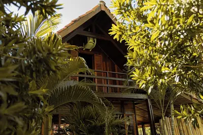 Image de Romantic Chalet with Hot Tub Surrounded by Nature