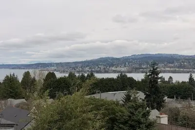 Image de Stunning Lake Washington Views - Garden Oasis in charming Seattle