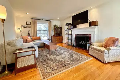 Image de 10 Min to Stadium & World Cup Action!