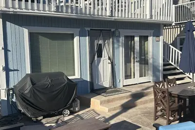 Image de Beach House steps from the sand with private patio