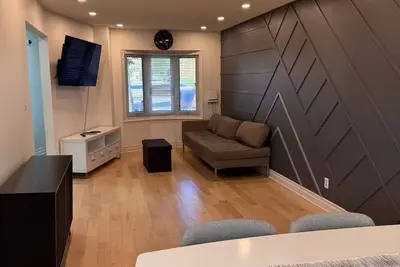 Image de Welcome to Your Home Away from Home in a prime quite neighbourhood in Whitby!