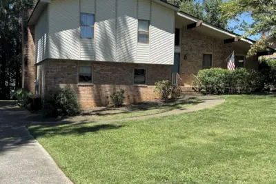 Image de 3-bedroom, 2 bath split level home in Augusta. Spacious and newly renovated