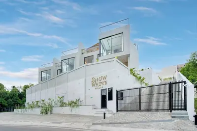 Image de Snow White Villa 2 3-Bedroom Haven near the Beach