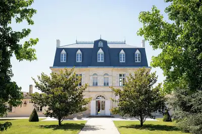 Image de Wonderful 4-bedroom castle Malescasse in soothing Lamarque for a memorable stay