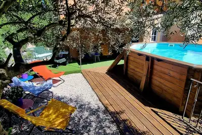Image de Près du Mont Ventoux, gite familiale de village avec piscine et salle fitness!