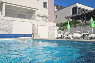 Apartment for 4 people with mountain view and pool use