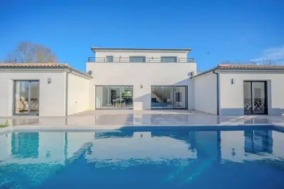 Image de Villa Solis • Piscine chauffée • Clim • 18 pers