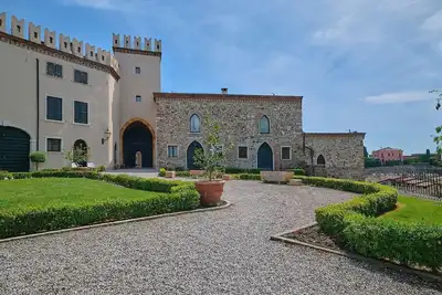 Image de Al Castello - Elegante Residenz mit Schwimmbad by Interhome