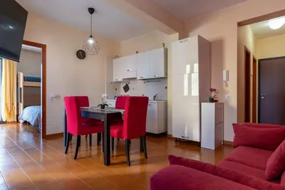 Image de GuestHost - A comfortable and charming 51 square meters apartment, perfect for four people, located on the second floor of a building with an elevator (Not accessible to guests with disabilities). The property enjoys an enviable location on the Sant'Aless