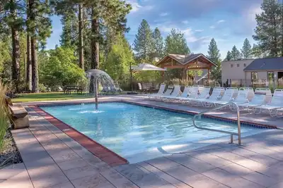 Image de Bend | Riverfront Adventure Stay | Pool + Trails