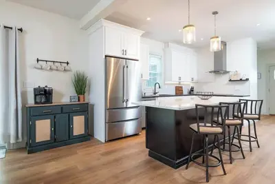 Image de Family-Friendly Townhouse in Wakefield with Garage