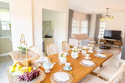 Image de Almond Pine Luxury Villa, Elegant Private Stay Near Gaborone Airport