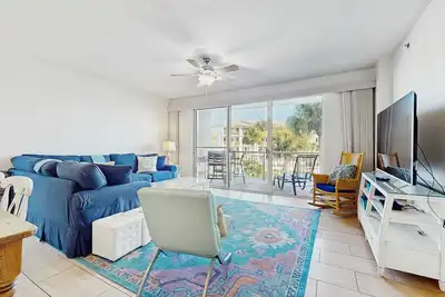 Image de Gorgeous condo with lagoon pool, hot tub, beach access & pickleball court!