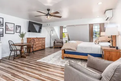 Image de The Four Daughters Inn – The Entire 5 Suite Hotel