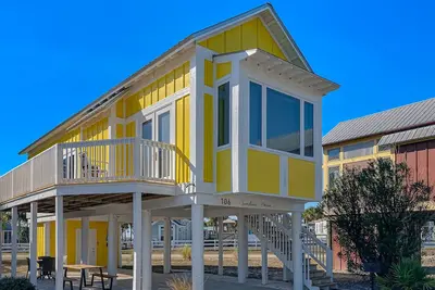 Image de Beautiful, dog-friendly cottage with deck & patio - stroll to Carrabelle Beach