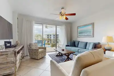 Image de Beautiful 3rd-floor villa with hot tub, tennis, pickleball & balcony with views