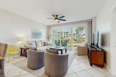 Image de Coastal condo with lagoon pool, bike rentals, tennis, pickleball & beach access