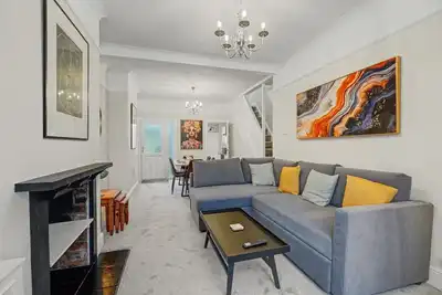 Image de Spacious and Modern 2-Bedroom House with Garden - Free Parking