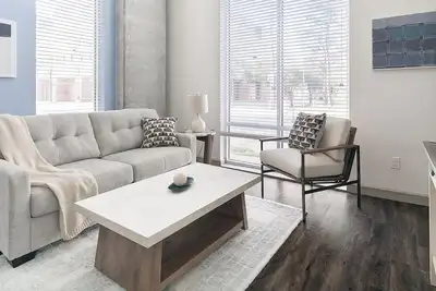 Image de Landing | Chic 2bd, Game Room, Courtyard