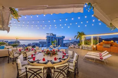 Image de Phenomenal 14-bedroom villa in Puerto Vallarta