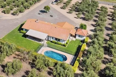 Image de Spacious & Serene Orchard Home w/patio & Pool