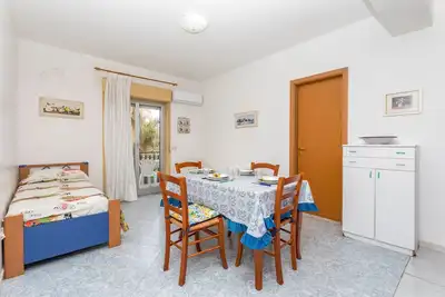 Image de Appartement 'I Ciottoli Dello Ionio - Apt 10' avec vue sur la mer, terrasse commune et balcon