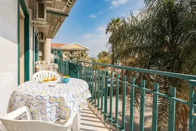 Image de Appartement 'I Ciottoli Dello Ionio - Apt 15' avec vue sur la mer, terrasse commune et balcon