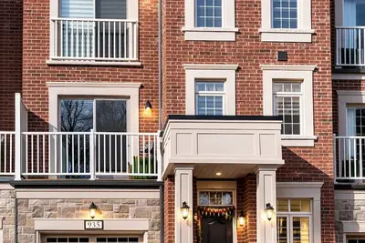 Image de Modern 4‑Bedroom Retreat I 2‑Car Parking I Steps from the Ajax Waterfront