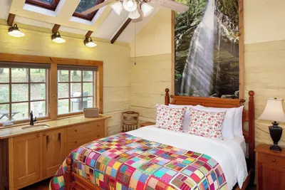 Image de Historic Berea Gem! Pet-Friendly Cottage w/ Bike Rentals and Free Parking