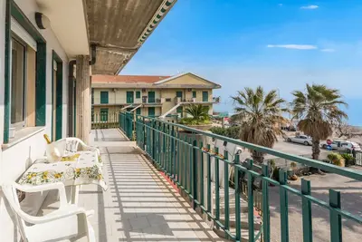 Image de Appartement 'I Ciottoli Dello Ionio - Apt 18' avec vue sur la mer, terrasse commune et balcon