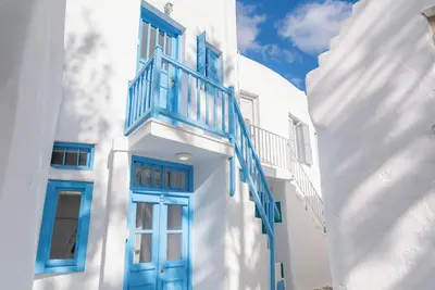 Image de Maisonnette, Cozy two-story home with mezza-nine bedroom