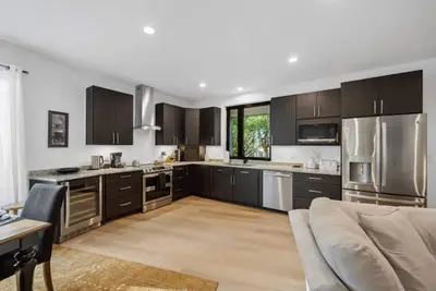 Image de Luxury Modern Home + Studio | Elevator | Rooftop