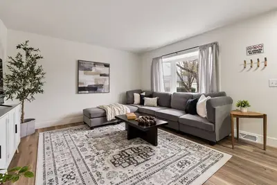 Image de 2 Bed 2 Bath Side of Duplex