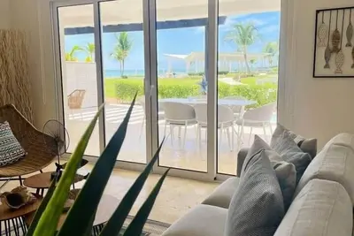 Image de Cozy Ocean front apartment w/Private Beach Access!