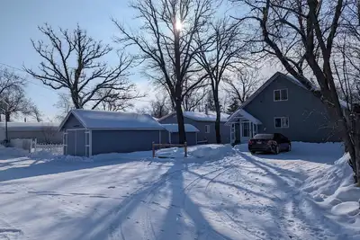 Image de Ice Fishing Cabin • Parking for 2+ Trucks & Trailers • 3 Min to Warner Rd Access