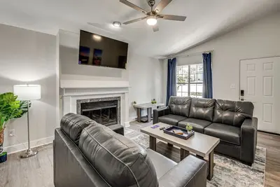 Image de 2 Mi to Fsu: Pet-Friendly Retreat w/ Private Yard