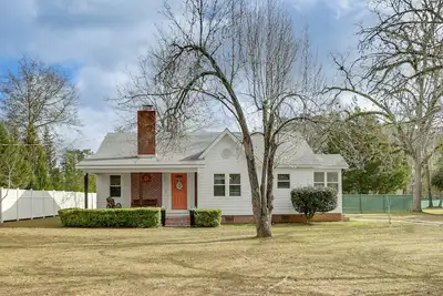 Image de Cozy & Remolded! Near Thomasville Feels Like Home
