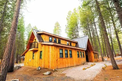 Image de Twisted Pines Retreat | Sleeps 13 | Chef's Kitchen