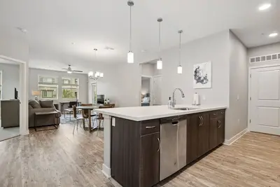 Image de Pure Suites Lux 2 Bed Desert Ridge 2 Pools Gym Tennis Pickleball Golf Simulator