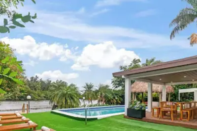 Hermes Inspired Villa | Waterfront | Pool |Tiki